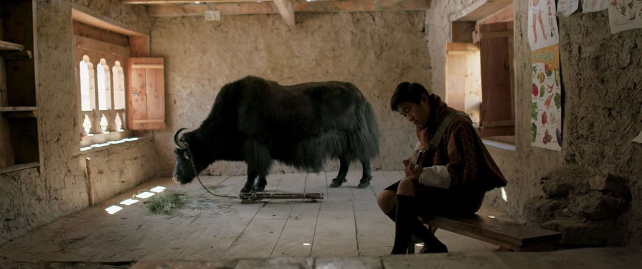 Lunana: A Yak in the Classroom